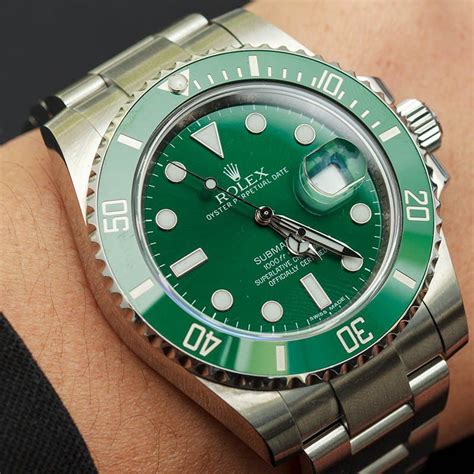 rolex con contorno di polvere di smeraldo|rolex submariner verde.